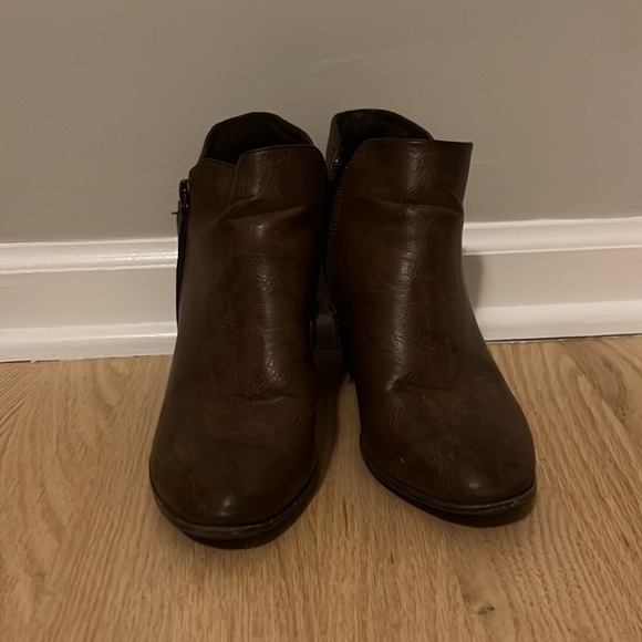 Brown leather booties - Picture 4 of 6